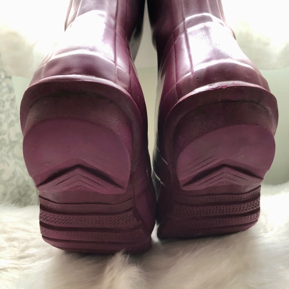 Tall Hunter Rain Boots, Size 9, Raspberry - Picture 4 of 13